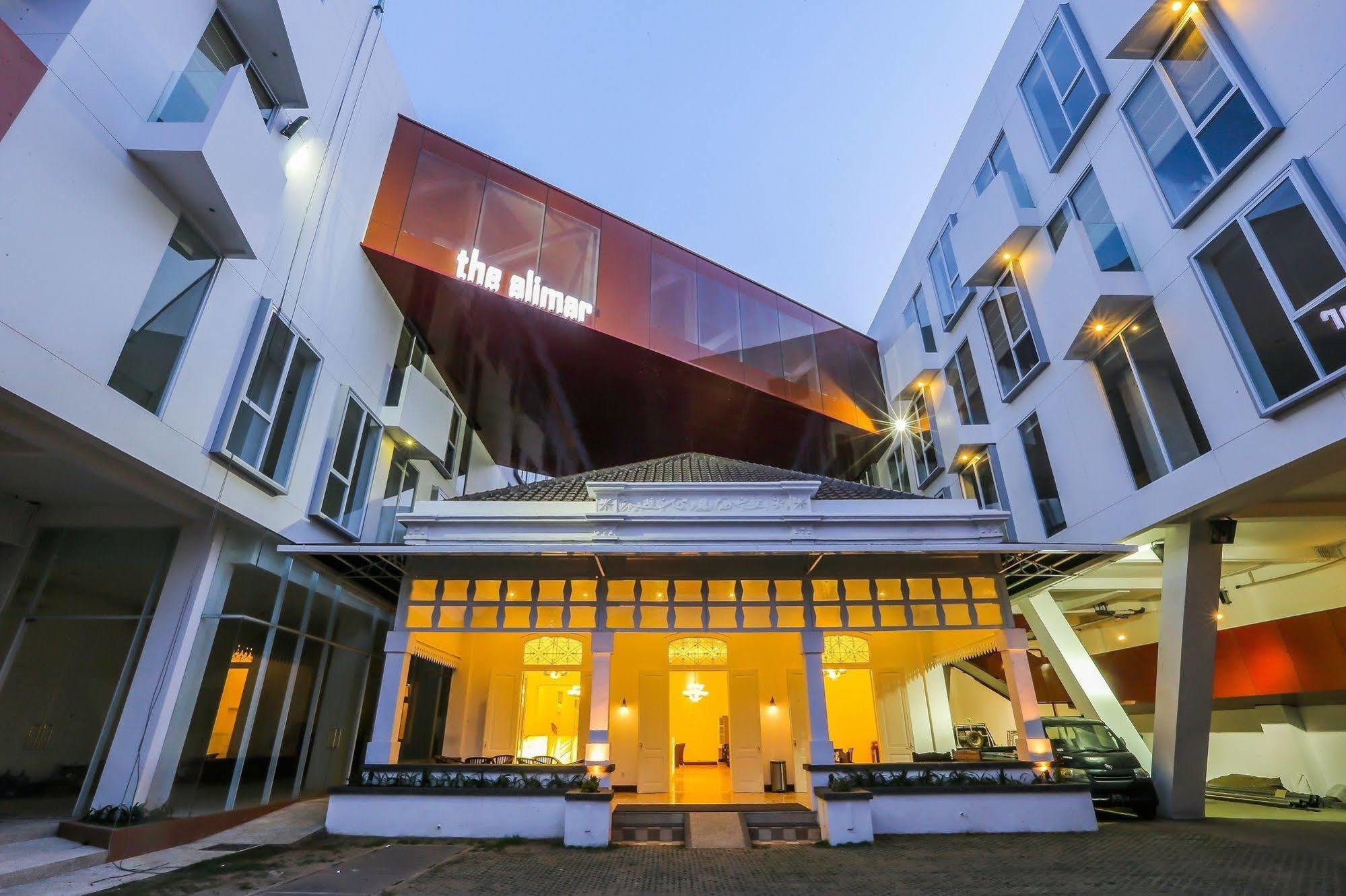 Alimar Hotel Malang Exteriör bild